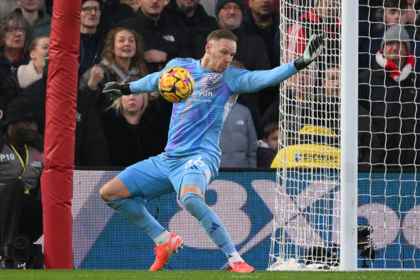 示了年輕球 示了年輕球