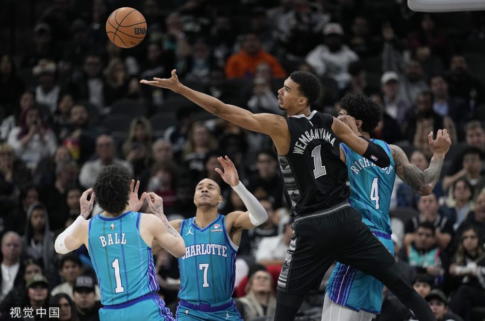 法蒂在前场 法蒂在前场